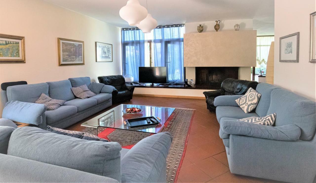 B&B Villa Apuana Marina Di Carrara Exterior photo